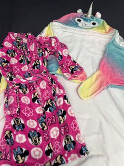 Minnie Robe And Hooded Throw 