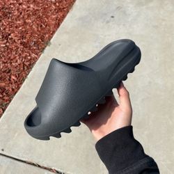 Yeezy Slide Authentic 