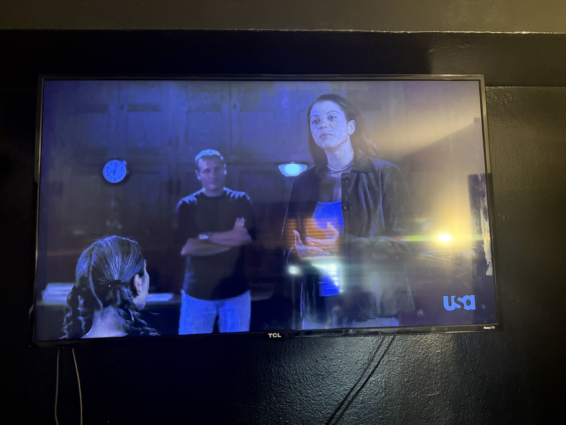 49 Inch TCL Roku Smart Tv (Flickers On White Screens)