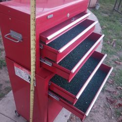 TOOL BOX IN GOOD CONDITION 
