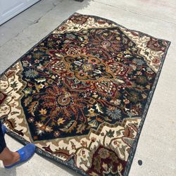 Beautiful Area Rug – Classic Oriental Style