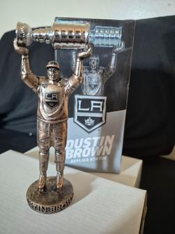 LA KINGS DUSTIN BROWN JERSEY RETIREMENT 2023 REPLICA STATUE 2/11/23 BOBBLEHEAD