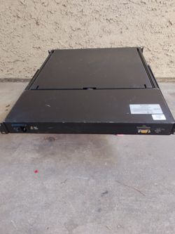 Belkin 17" LCD Rack Console)