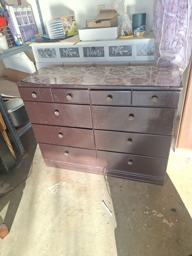 10 Drawers Dresser