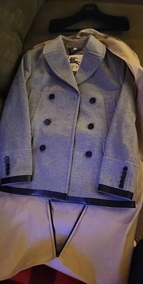 Burberry London Lambs Wool Cashmere Bateson Coat. 