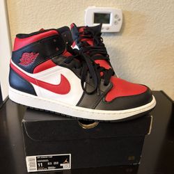 Jordan 1 Mid