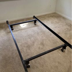 TWIN SIZE METAL BED FRAME  ((LIKE NEW))