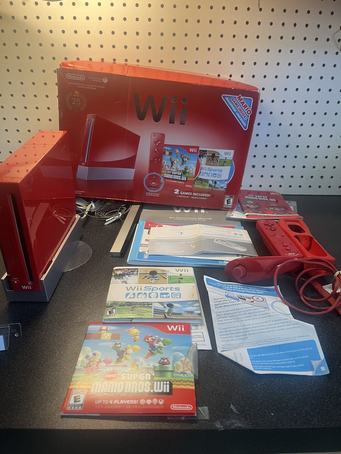Nintendo Wii Red Super Mario Bros 25thAnniversary Edition CIB Tested Working LN