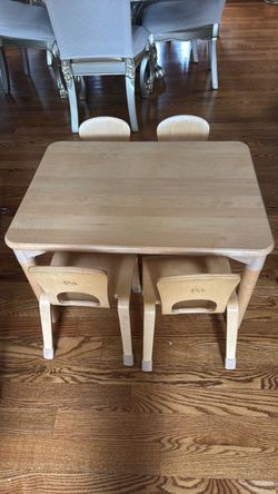 Rectangular Woodcrest Table with Chairs