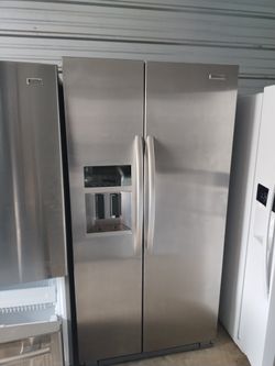 25 Cubic Foot KitchenAid Side By Side Water Ice In The Door 30-day Guarante Free Delivery Vancouver Area