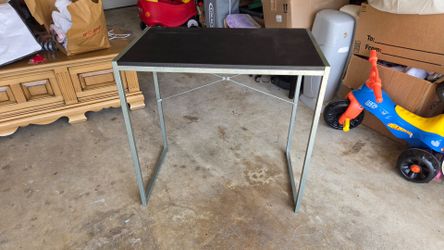 Small computer desk