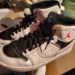 Mens Size 9 Jordan's 