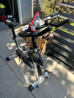 Yosuda Exercise Bike Great Condition Near New iSSi Pedals