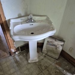 Pedestal Sink