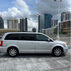 Minivan Town Country 