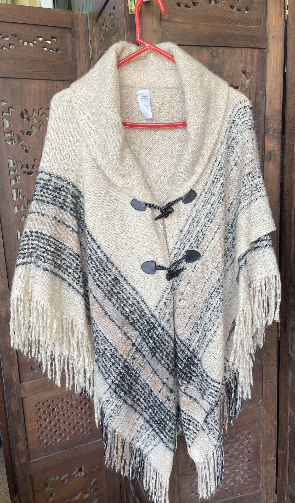 Canadian Poncho Warm And Outdoorsy