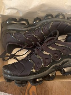 Brand new never worn. Size 9.5 men. W/box