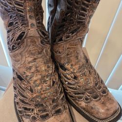 Woman's Corral Boots 7 MUJER