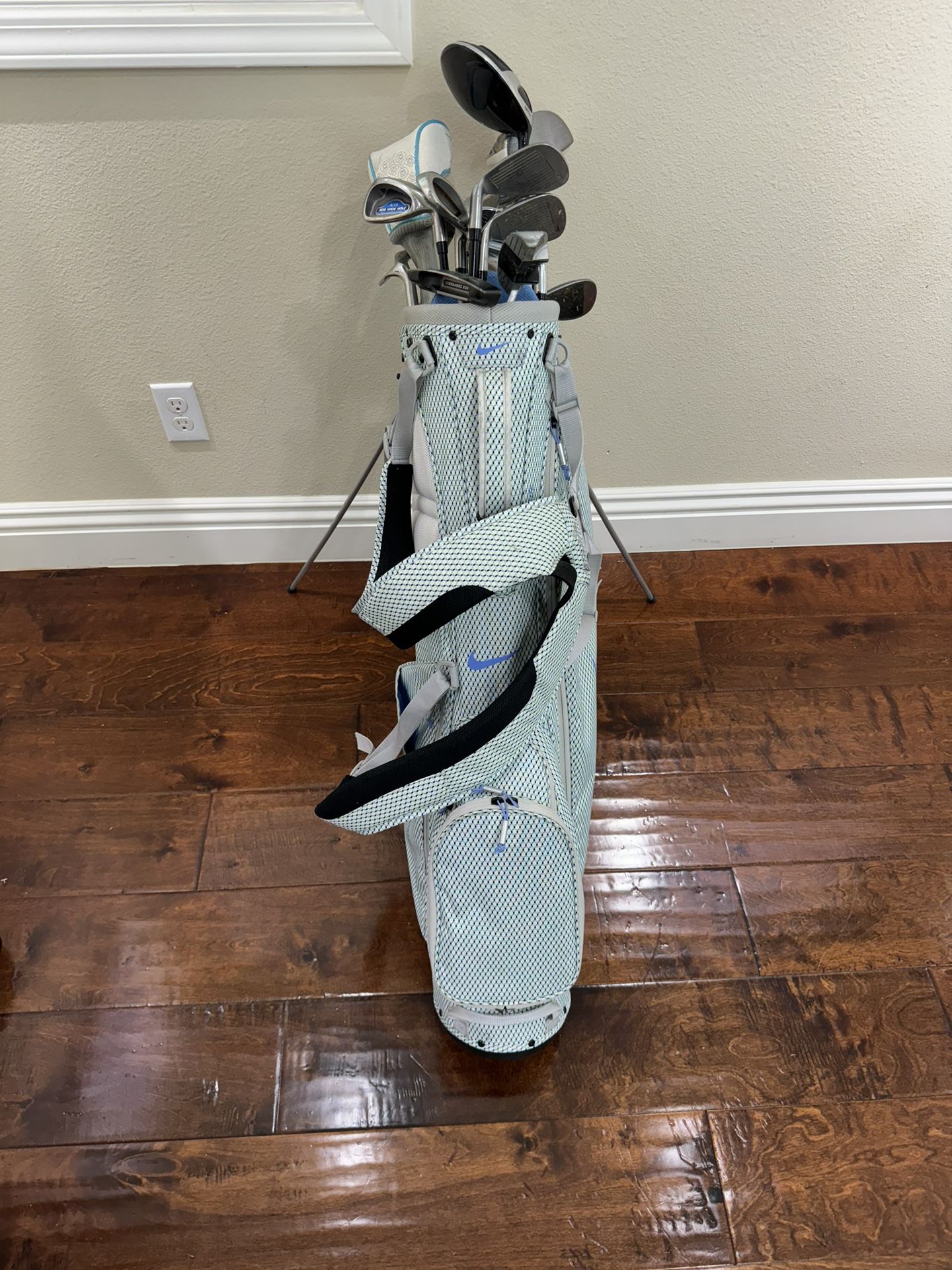Nike Golf Bag With Clubs