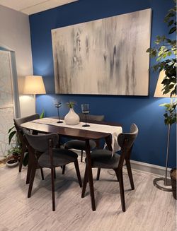 Beautiful Small Mid-Century Dining Set Good Condition!!! Table with 4 Chairs! I Can Deliver