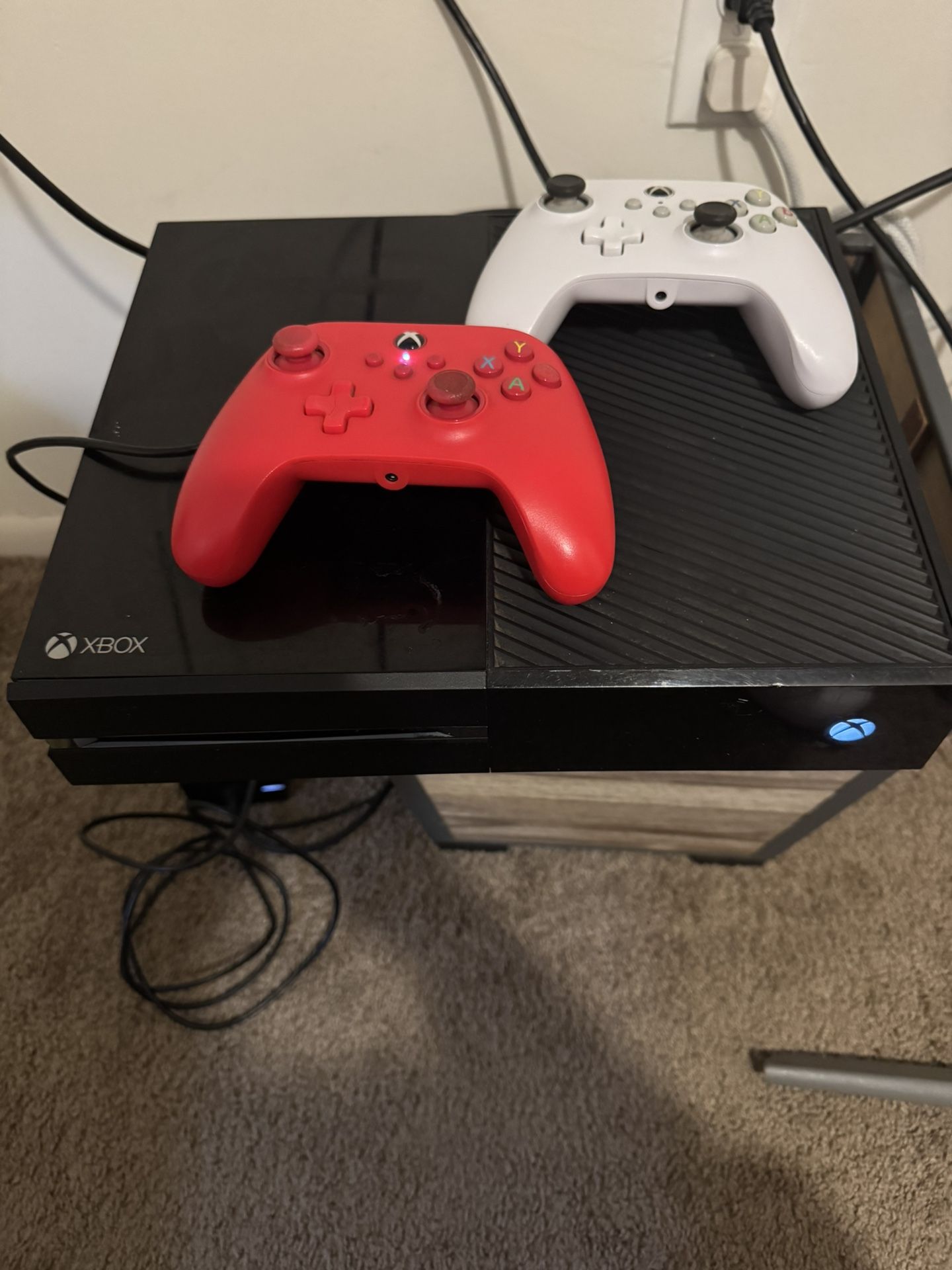 Xbox One 500gb With 2 Wired Controllers Everything Works