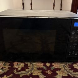 Wolf Black Microwave 