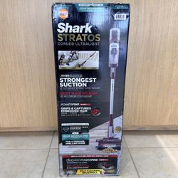 SHARK STRATOS CORDED ULTRALIGHT HYPERVELOCITY STICK VACUUM 