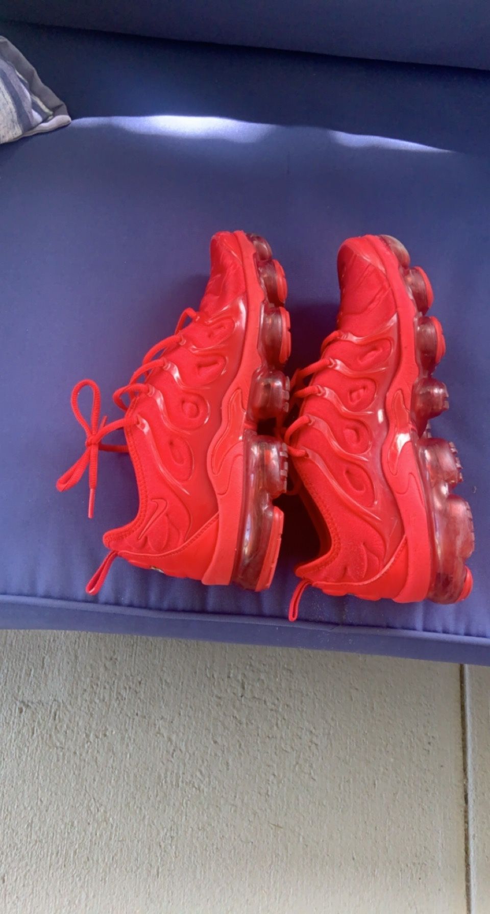 triple red vapormax plus
