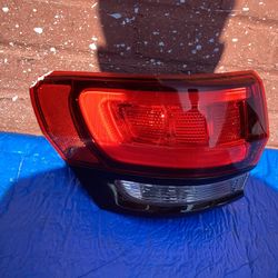 2014-2022 Jeep Grand Cherokee Left Side Headlight OEM
