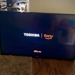 Toshiba 43” 4K Smart TV + Rocketfish Full-Motion Wall Mount