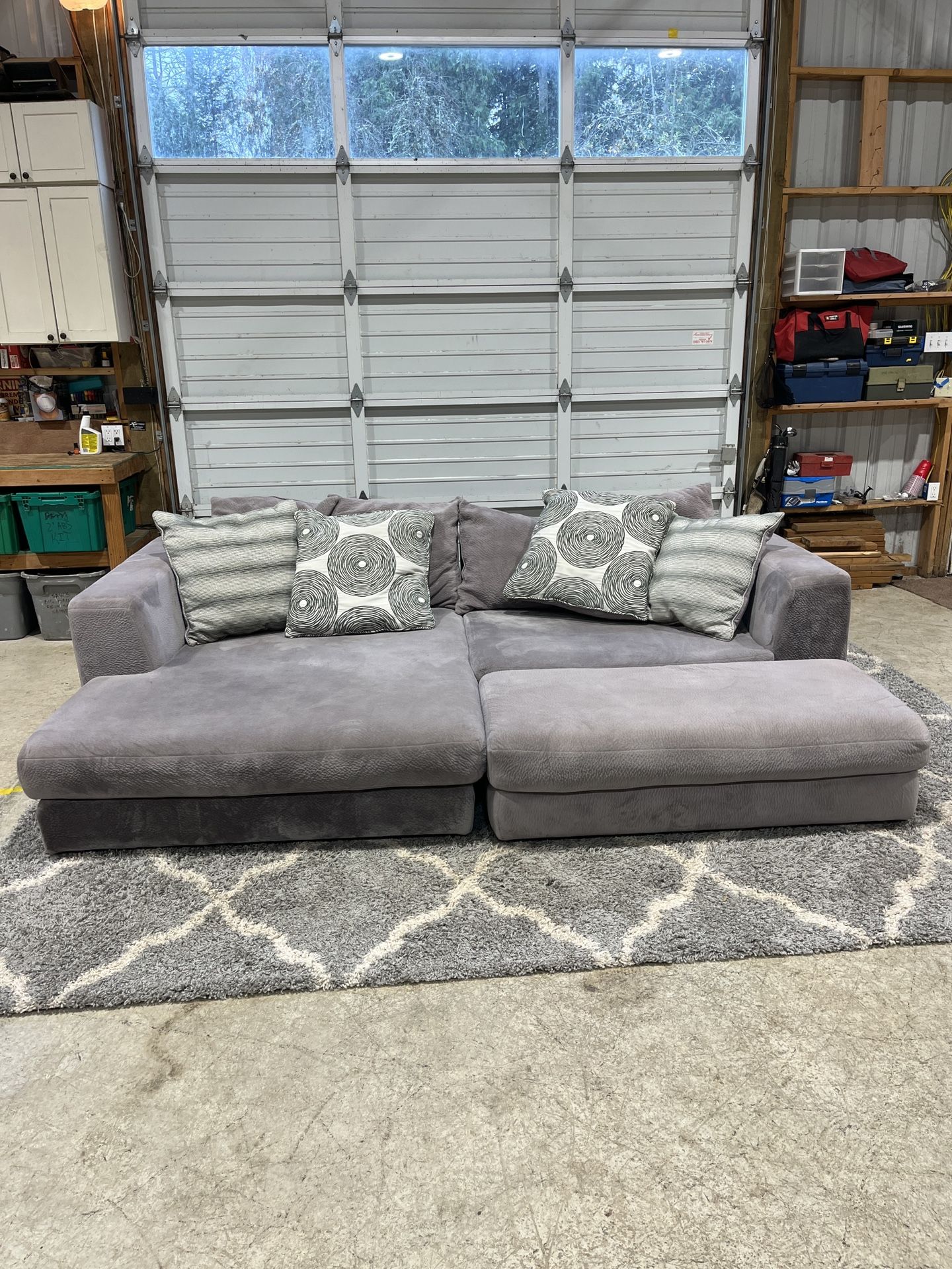 💨 Cloud-Style Modular Couch w/ Matching Ottoman – Reversible Chaise – 8 Pillows Included!