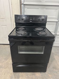 Whirlpool electric stove in great working condition. No issues works good.