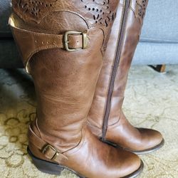 Women’s Boots Size 7