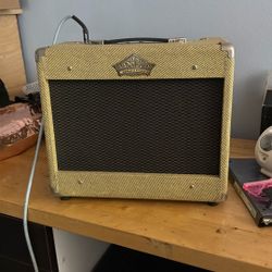 Washburn 90s Guitar Amp