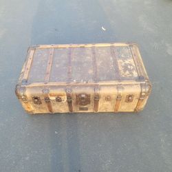 Beautiful  Indestructo Antique Trunk. Trade For Saltwater Fishing Gear. 