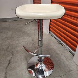 2 Mod Bar Stools That Lift And Lower 