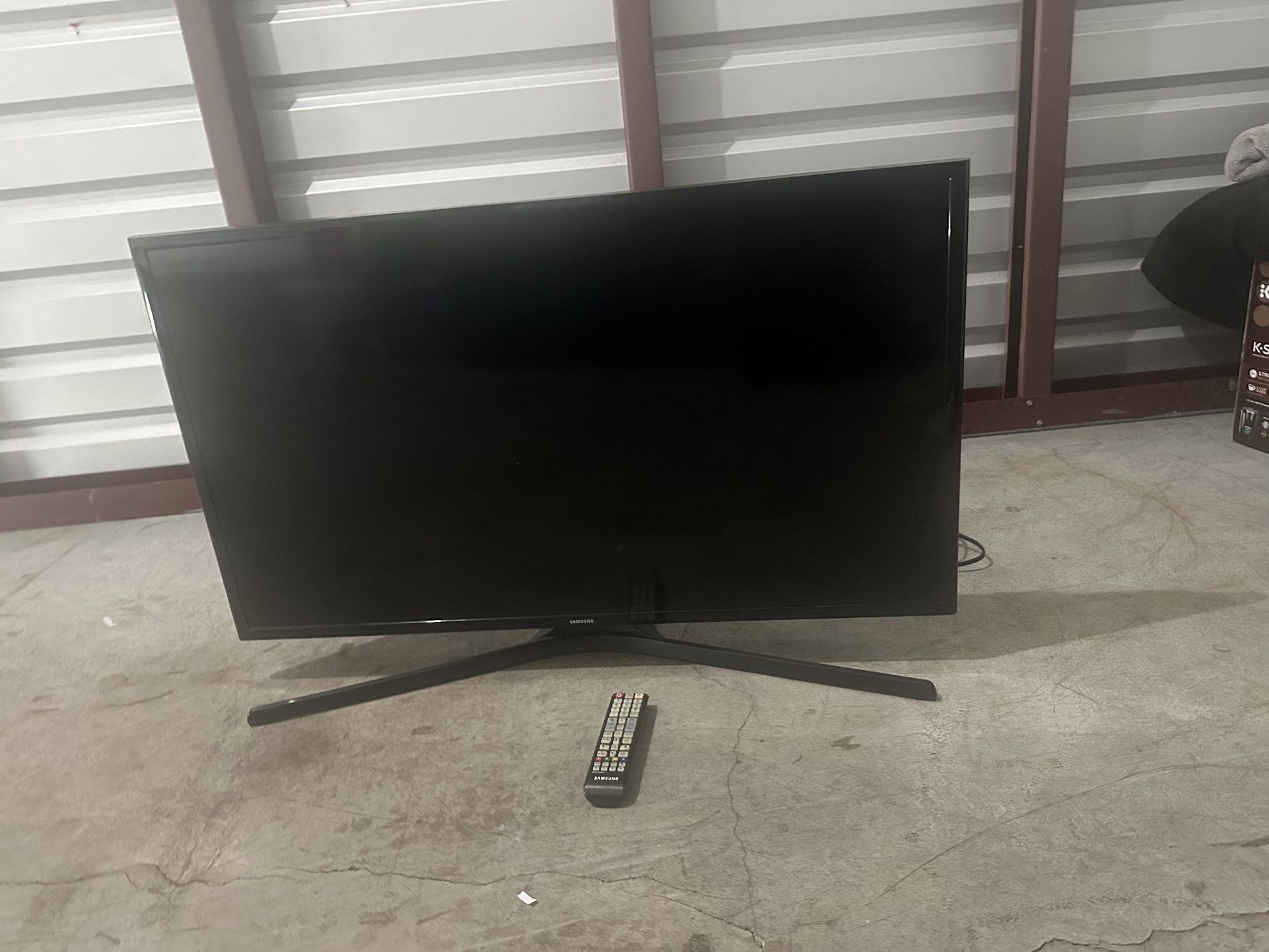 TV (Samsung Smart LED TV)