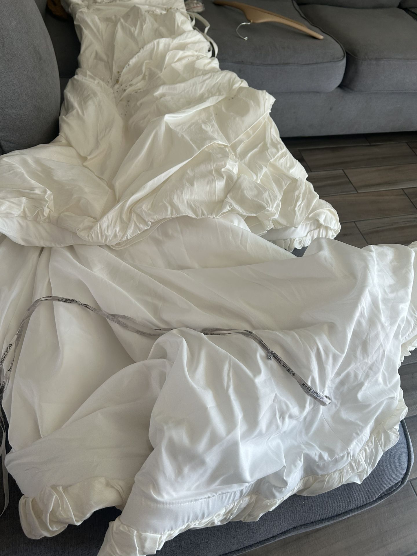 Wedding Dress Size 8 Brand New 