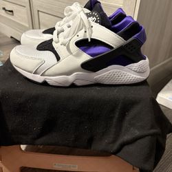Huarache Kids 6, Woman’s 7.5