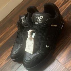 Louis Vuitton black-and-white tennis shoe