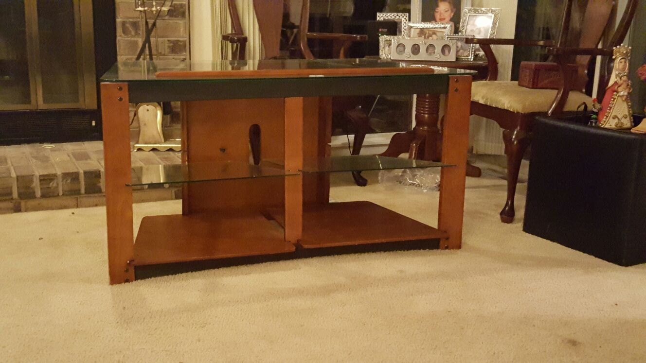 Glass/wood TV stand