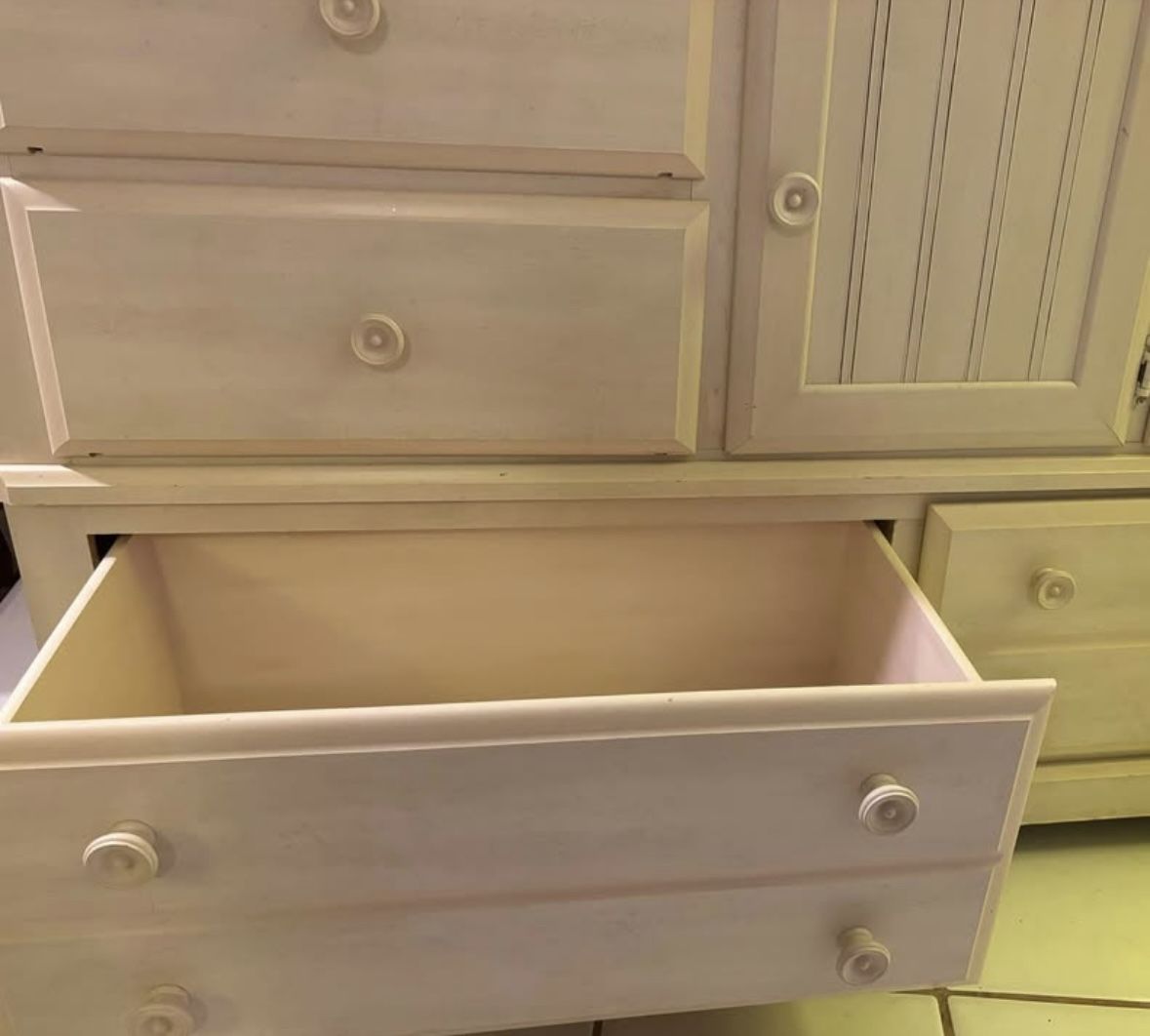 5 PC Bedroom Furniture Set