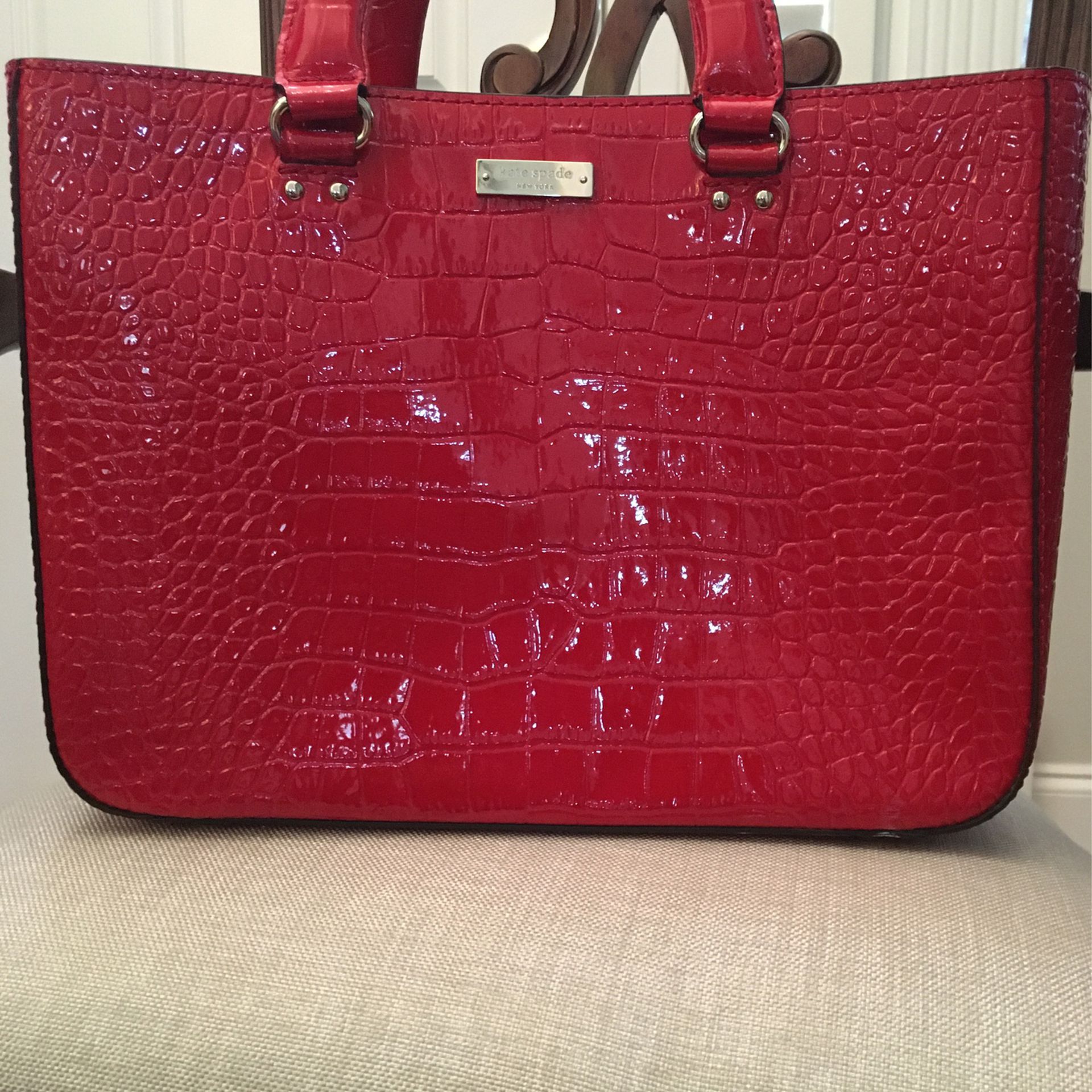 Kate Spade Patent Leather Handbag  With Dust Jacket 9 1/2 X 13 Inches Non Smoking Home Northeast Richland County Cash 
