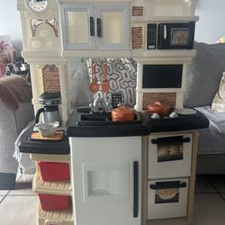 Little Girls Kitchen