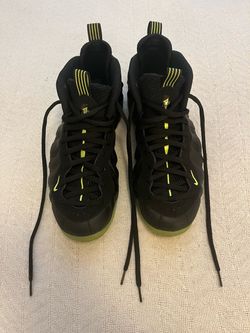 Men’s size 12 Nike Air Foamposite One Black Volt Sneakers
