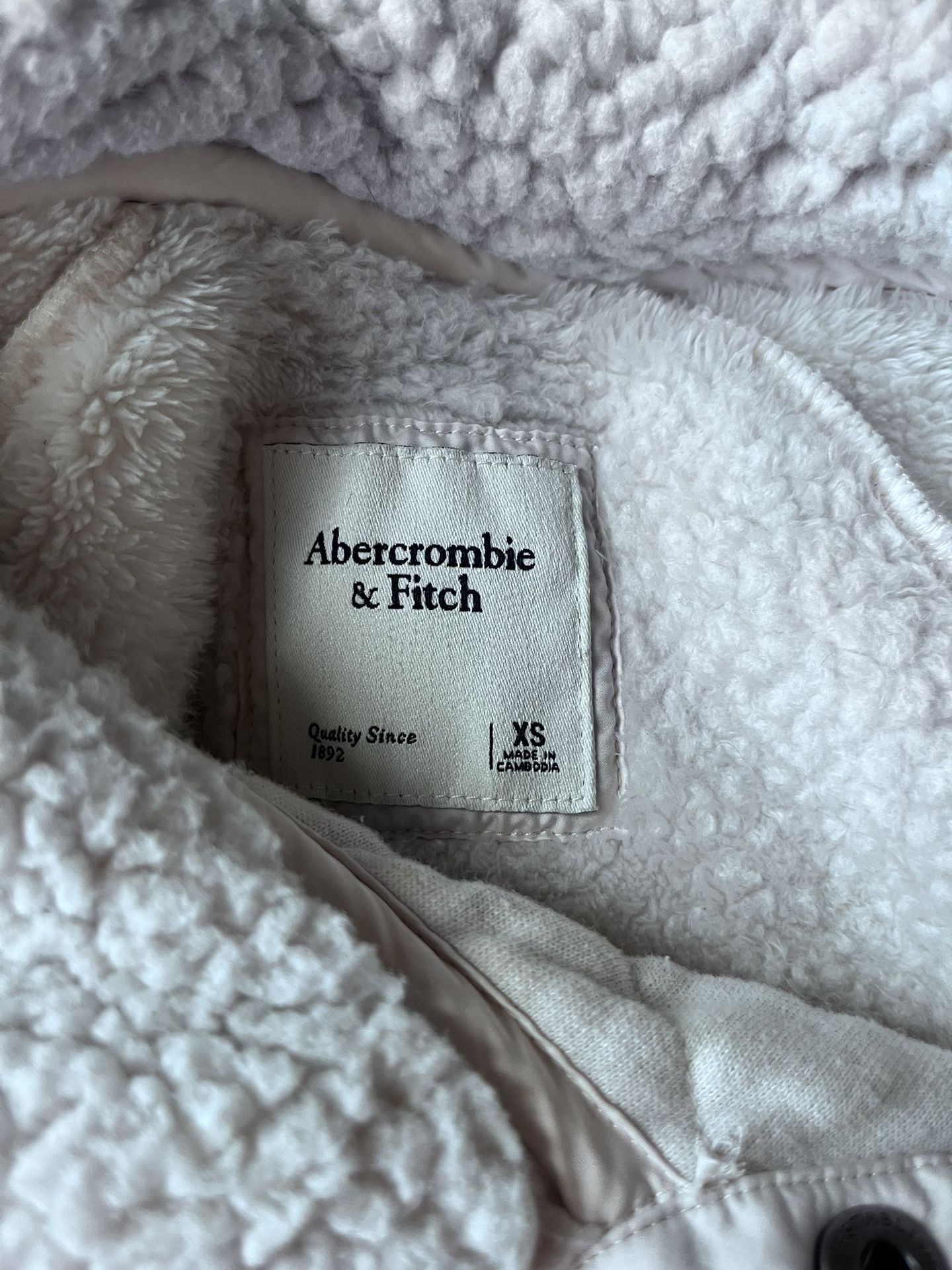 Cream Abercrombie & Fitch sweater