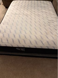 Queen bed n box spring