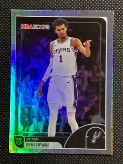 2025-26 Topps NBA Hoops Victor Wembanyama #30 Holo Foil Spurs