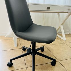 Brand New!!! Praxley Faux Leather Low-Back Task Desk Chair, Dark Gray, Computer seat (HABLÓ ESPAÑOL) 