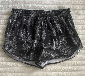 New with tags Kendall & Kylie shorts size large
